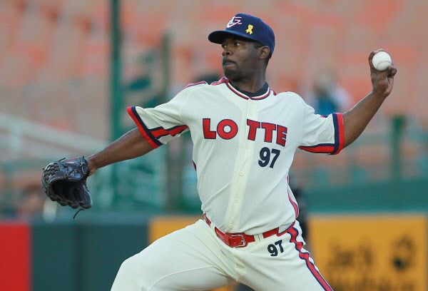 선발 출장한 유먼선수의 역투